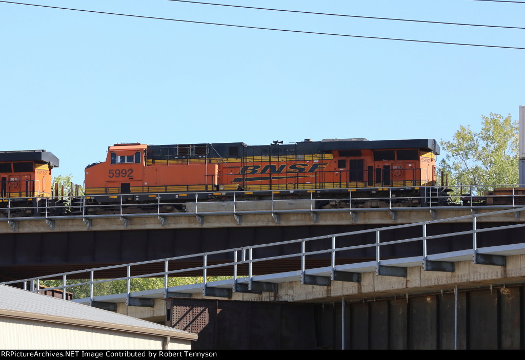 BNSF 5992